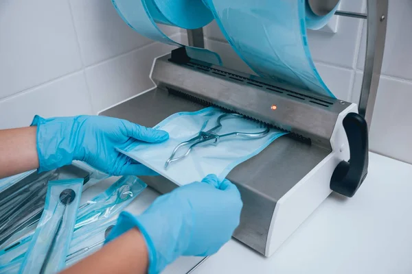 Steriliseren Van Medische Instrumenten Autoclaaf Tandartspraktijk — Stockfoto