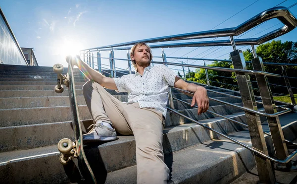 Pratik ve sokaklarda atlama kaykaycı