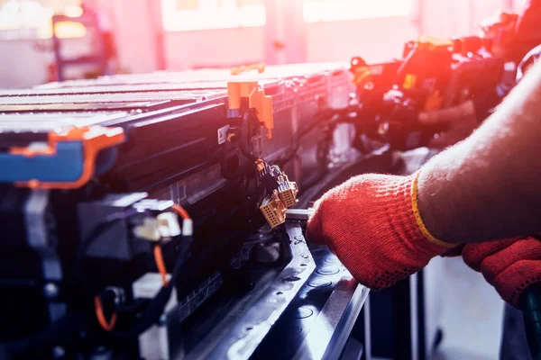 Opladen Van Batterijen Van Motor Van Elecric Demonteren Van Accu — Stockfoto