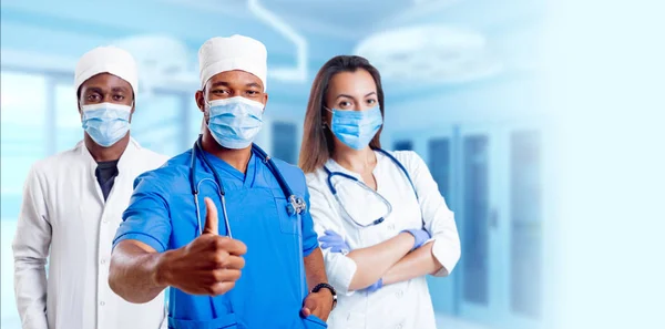 Muiticultural Tým Lékařů Nemocnici — Stock fotografie