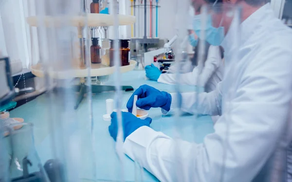 科学技术员在实验室工作 医疗背景 — 图库照片