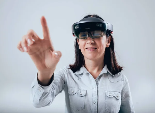 Woman Wearing Augmented Reality Goggles White Background Studio — Stock Photo, Image