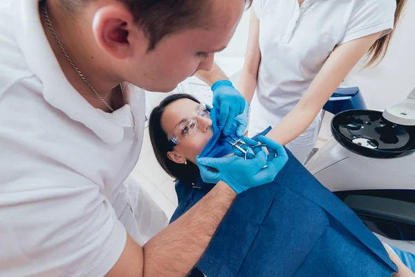 Odontología Procedimiento Instalación Cofferdam Tratamiento Dental Tecnología Moderna — Foto de Stock