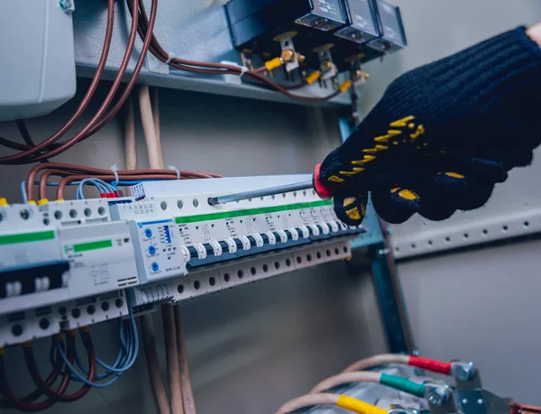 Electricians Hands Testing Switches Electric Box Electrical Panel Fuses Contactors — Stock Photo, Image