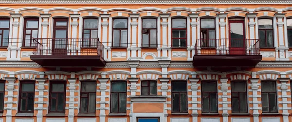 Tarihi bina cephe. Cental Europe stili.