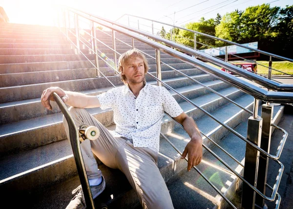 Pratik ve sokaklarda atlama kaykaycı