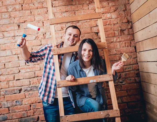 Šťastný Pár Making Opraví Jejich Domova Renovaci Domů — Stock fotografie