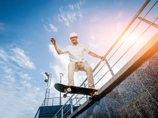 Pratik ve sokaklarda atlama kaykaycı