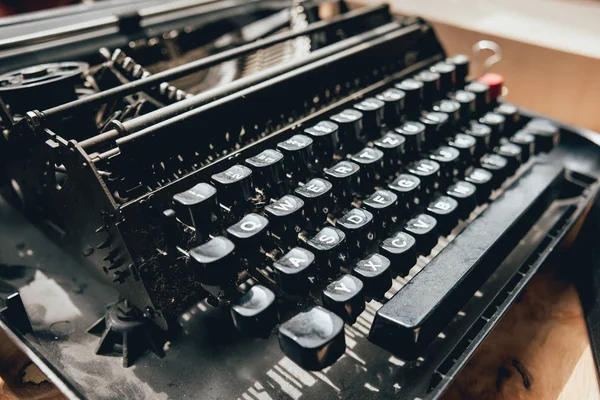 Eski vintage daktilo. Tuşları kapat. Arka plan.