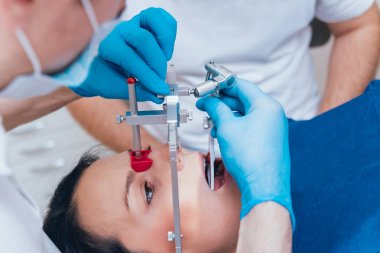 Yüz-bow montajı. Fonksiyonel tanılama.