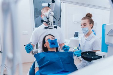 Endodontik tedavi sırasında obturation kök kanal. Modern teknoloji