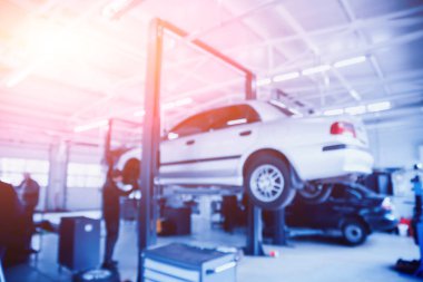 Oto Tamir Servisi. Arka plan bulanık.