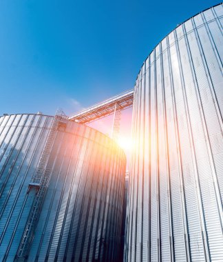 Modern silolar Tahıl hasat depolamak için. Tarım. 