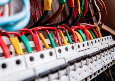 Elektrik donatımı ayrıntıları. Cabels, kontrol panelleri.