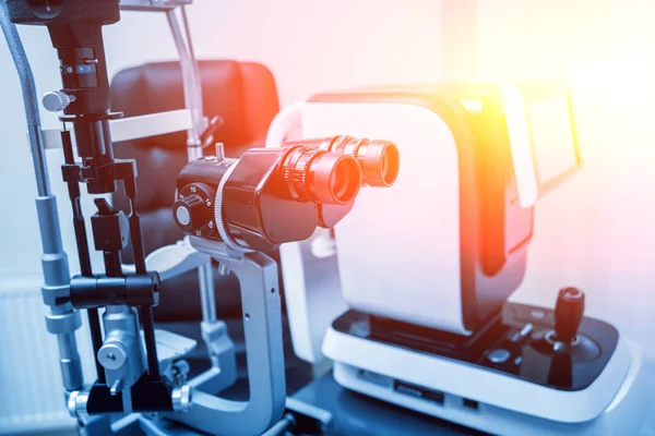 Refractometry. Keratometry. Kırılma testi. Optometri ekipman.