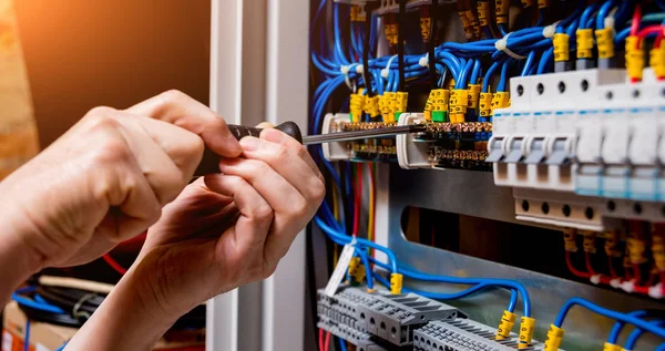 Spanning Van Het Schakelbord Met Automatische Switches Herstellen — Stockfoto