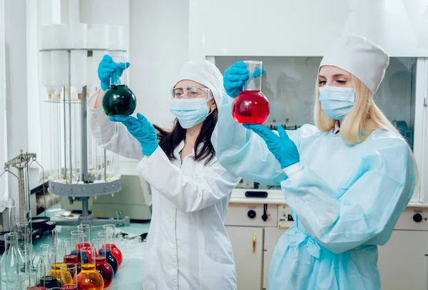 Técnicos Científicos Trabajando Laboratorio Formación Médica — Foto de Stock