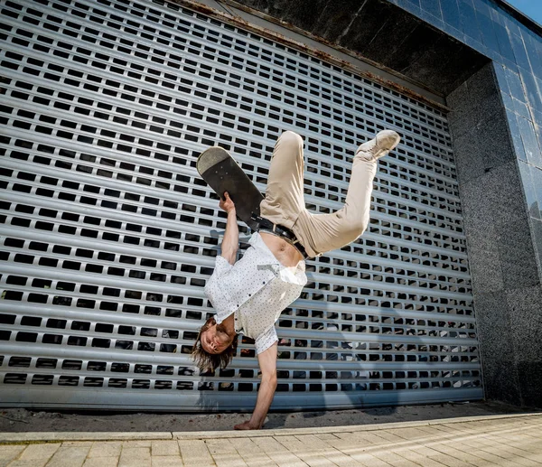 Pratik ve sokaklarda atlama kaykaycı