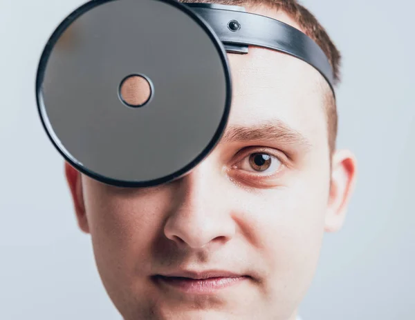 医師の頭の上正面反射板医療 — ストック写真