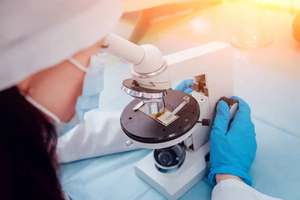 Técnico Científico Trabajando Laboratorio Formación Médica — Foto de Stock