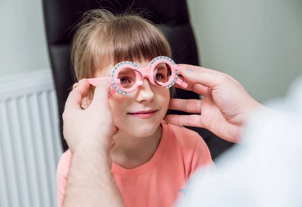 Quadro Julgamento Óculos Prescrição Para Uma Criança Hipermetropia Infantil Miopia — Fotografia de Stock