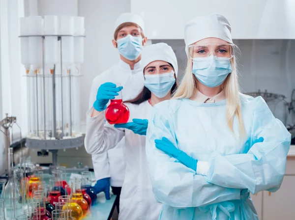 Técnicos Científicos Trabajando Laboratorio Formación Médica — Foto de Stock