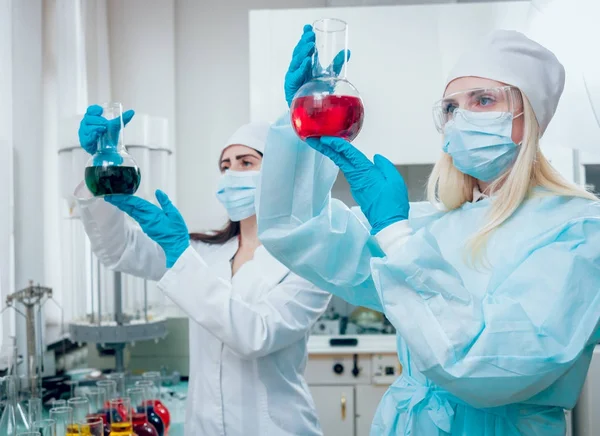 Técnicos Científicos Trabajando Laboratorio Formación Médica — Foto de Stock