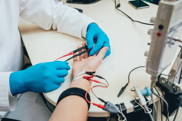 Test Dei Nervi Dei Pazienti Con Elettromiografia Visita Medica Emg — Foto Stock