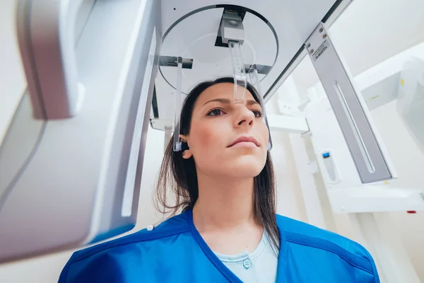 Junge Patientin Röntgengerät Panoramaradiographie — Stockfoto