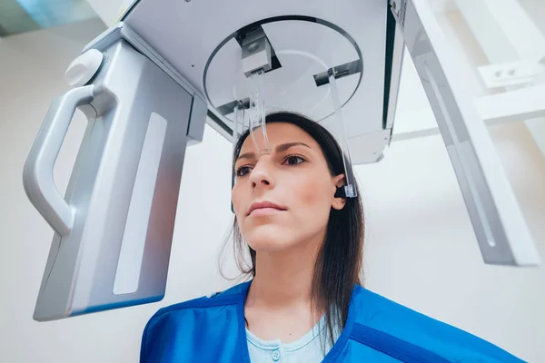 Junge Patientin Röntgengerät Panoramaradiographie — Stockfoto