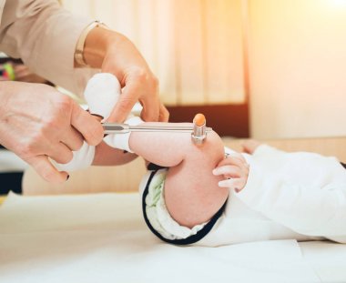 Küçük çocuk teşhis nörolog. Çocuk muayenesi