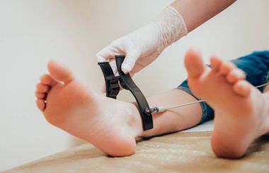 Elektrokardiyogram ekipman yapım kardiyogram testine çocuk hasta hastanede doktor