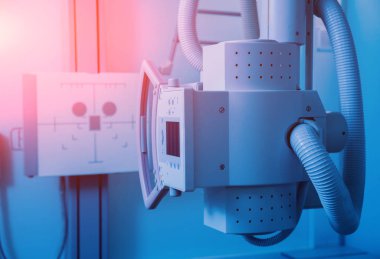 X-ışını bir hastane odasında. Klasik tavana montajlı x-ray sistemi. Tıbbi donatımı