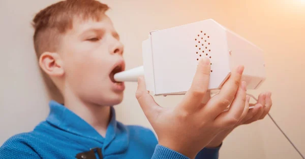 Treatment Warming Larynx Young Boy Modern Pediatrics Physiotherapy — Stock Photo, Image