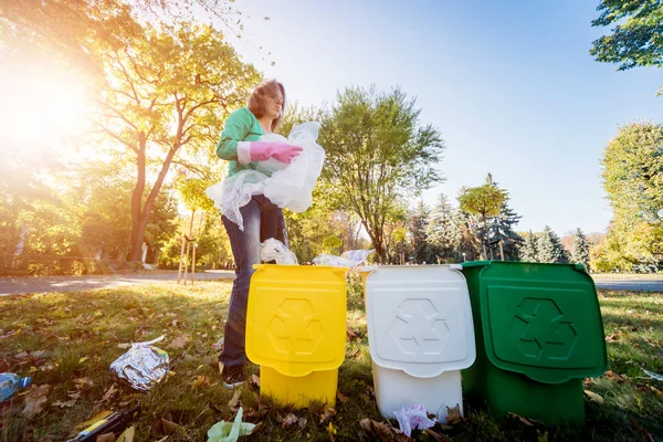 Volunteer girl sorts garbage in the street of the park. Concept of recycling. Zero waste concept. Nature — 스톡 사진