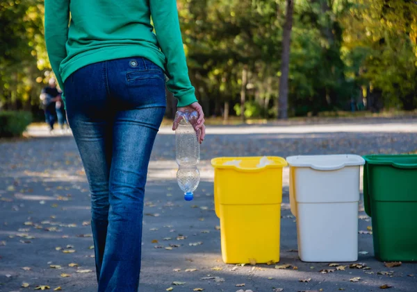 Volunteer girl sorts garbage in the street of the park. Concept of recycling. Zero waste concept. Nature — 스톡 사진