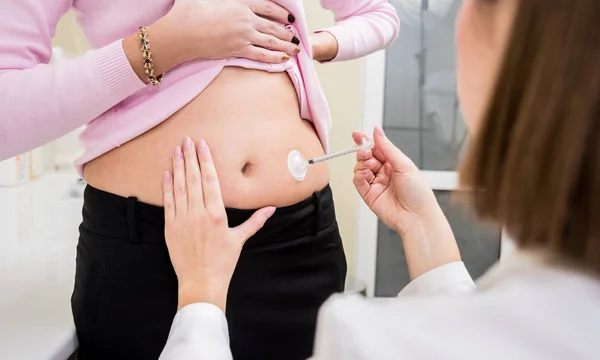 stock image Doctor makes an injection of insulin with a catheter. 