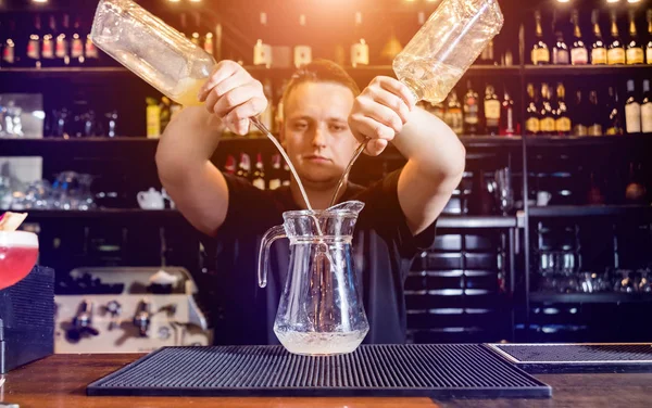 Bartender is making cocktail at bar counter. Fresh cocktails. Barman at work. — 스톡 사진