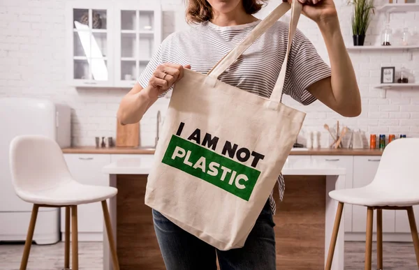 Young girl holding a cloth bag. At the kitchen. I am not plastic. — Stock Photo, Image