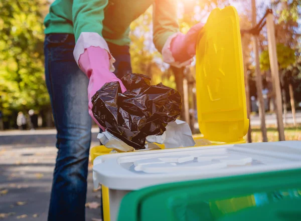 Volunteer girl sorts garbage in the street of the park. Concept of recycling. — 스톡 사진