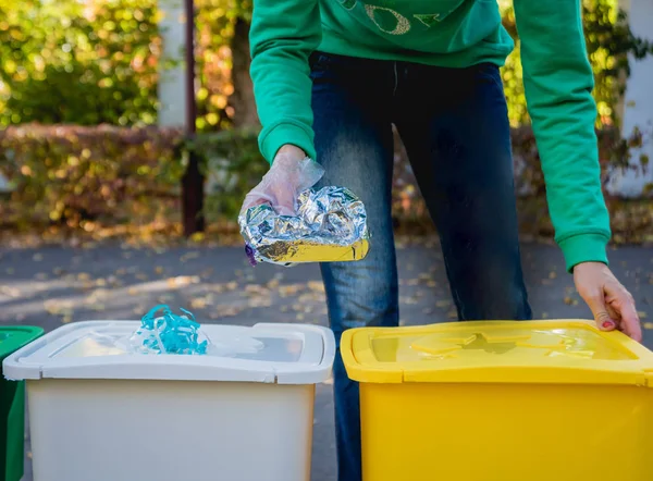 Volunteer girl sorts garbage in the street of the park. Concept of recycling. — 스톡 사진