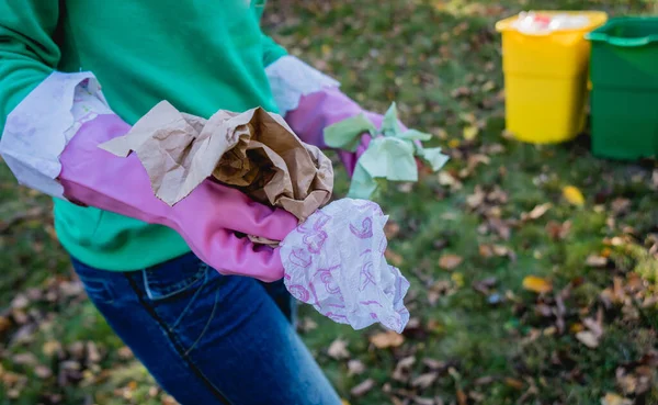 Volunteer girl sorts garbage in the street of the park. Concept of recycling. — 스톡 사진