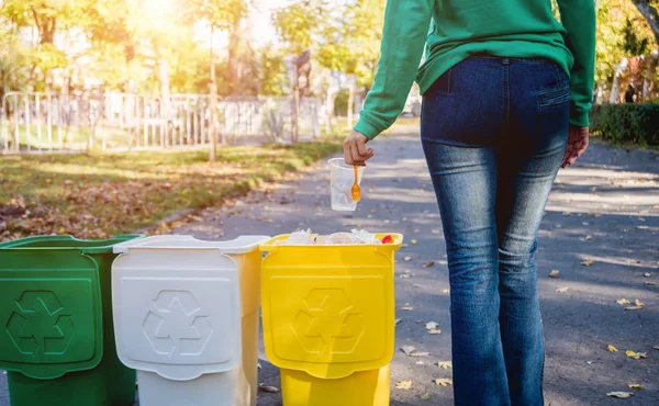 Volunteer girl sorts garbage in the street of the park. Concept of recycling. — 스톡 사진