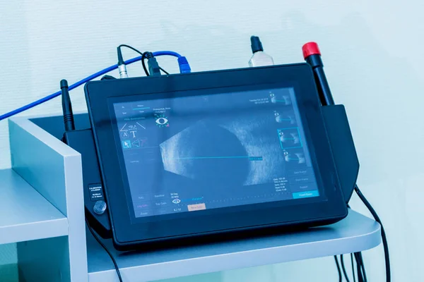 The ophtalmology medical equipment. Ultrasound eye examination. — Stockfoto