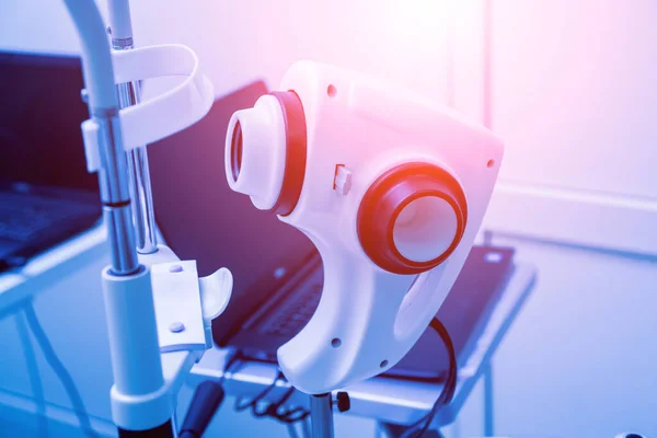 Az oftalmológia orvosi felszerelése. Szemészeti vizsgálat. Modern eszköz a klinikán — Stock Fotó