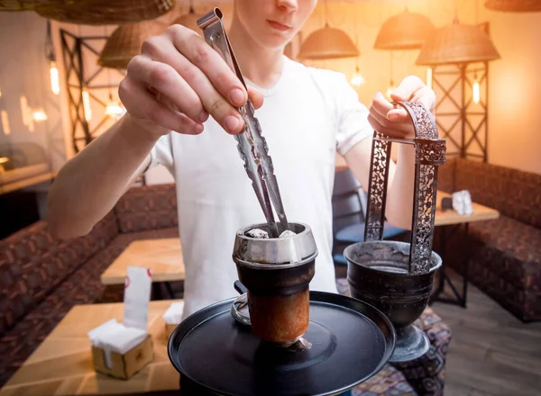 Cooking hookah in the bar. Young man with hookah in restaurant — ストック写真