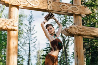 Genç ve güzel vahşi kız