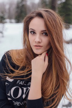 genç güzel kadın kış portresi