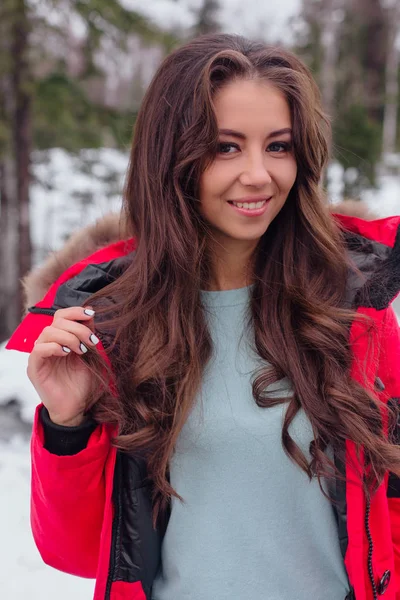 Winter portret van jonge mooie vrouw — Stockfoto