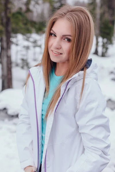 Winter portrait of young beautiful woman — Stock Photo, Image